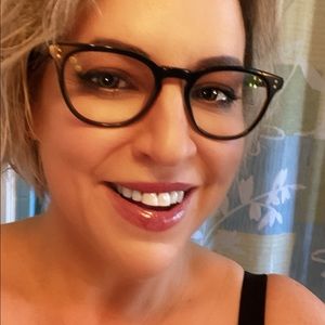 Meet your Posher, Lara